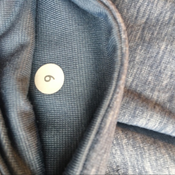 Lululemon Heather Blue Wunder Under Crop Size 6 - Picture 4 of 4